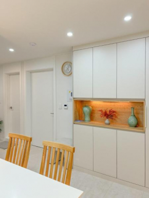 #GreenLine House #Remodeled #6 Guests #2nd Subway Line #1st Floor